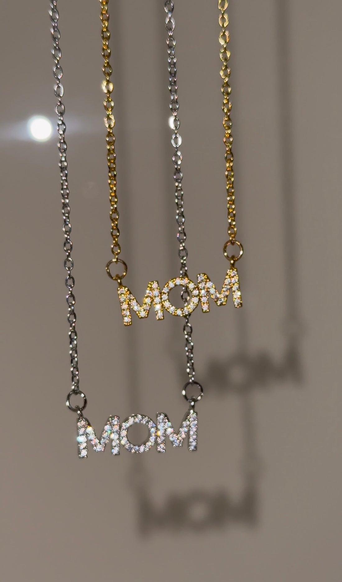 Collana Mom