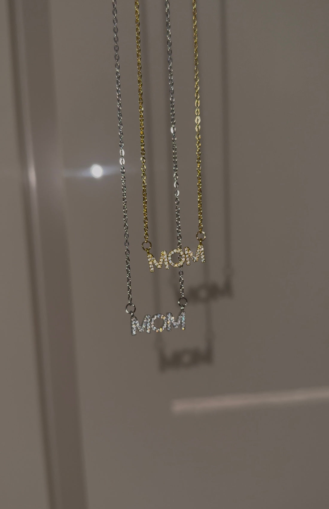 Collana Mom