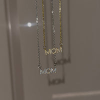 Collana Mom